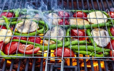 ‘Tis The Season For Chillin & Grillin! Tips For Fruit & Veggies On The Grill