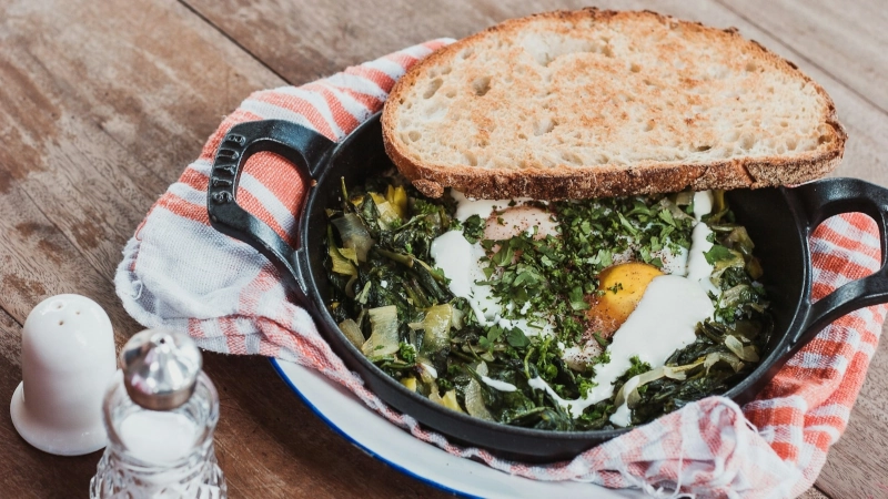 Cast iron pan with omelette and toast.