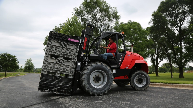 M 30-4 AG Forklift doing a demo with bins.