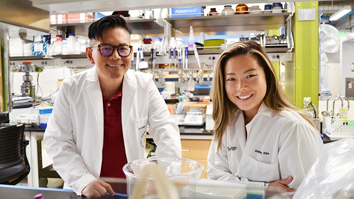 Professor James Nieh and graduate student Ashley Kim in their lab.