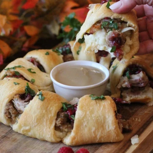 Thanksgiving leftovers pull apart ring stuffed pastry.