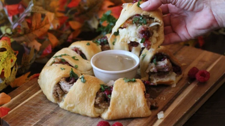 Thanksgiving leftovers pull apart ring stuffed pastry.