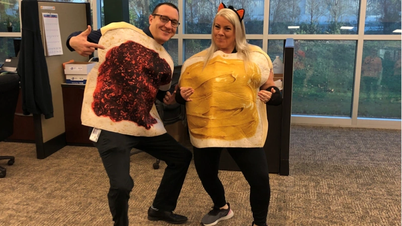 Two people dressed in costumes as peanut butter and jelly.