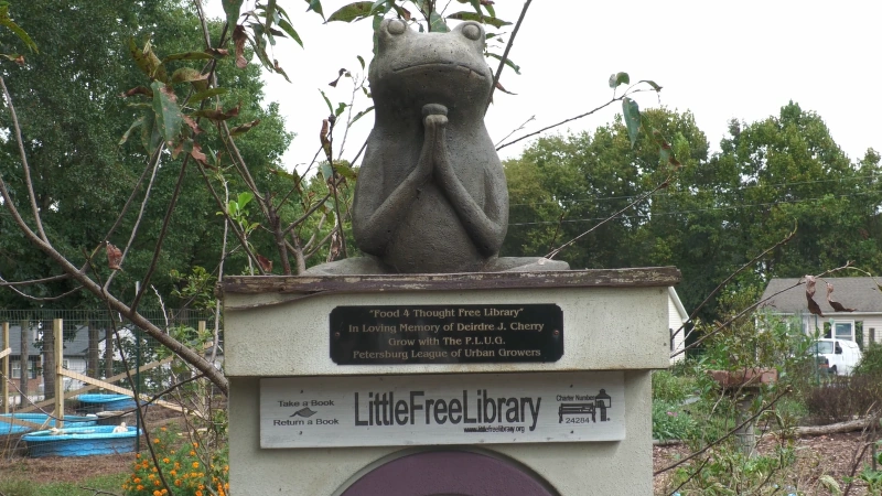 A frog statue dedicated to Deirdre Cherry