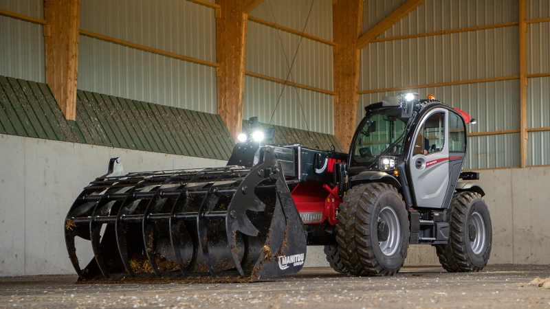 Manitou MLT 850 in a warehouse.