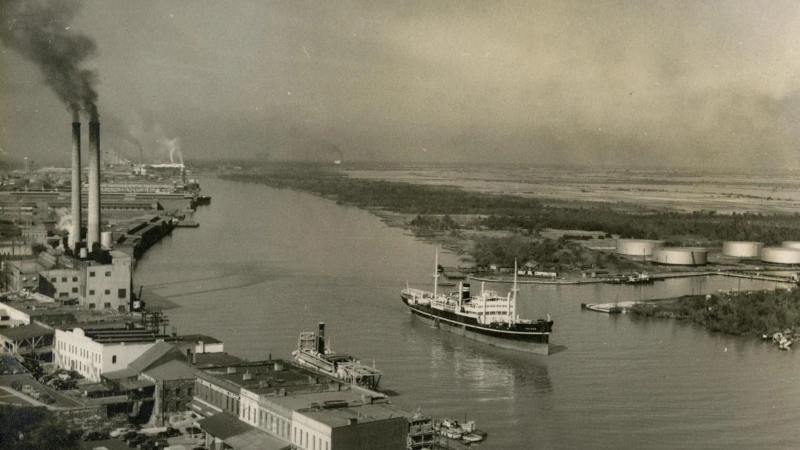 Aerial view of the Port of Savannah in 1945.