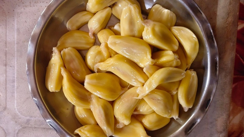 Jackfruit in a bowl ready to eat.