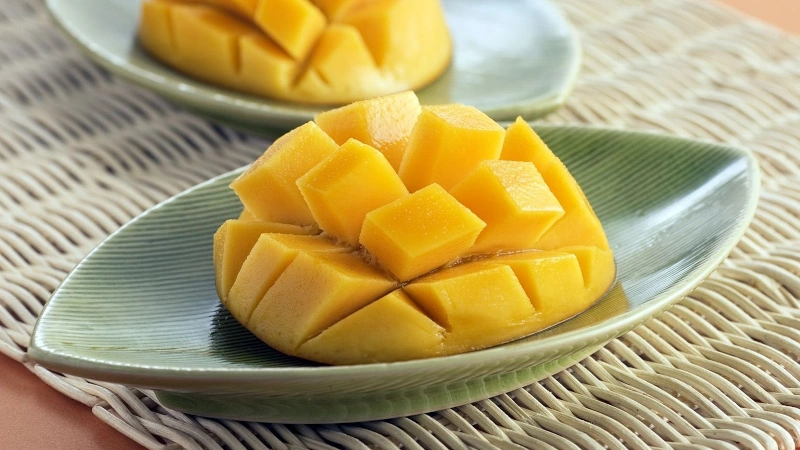 sliced mango