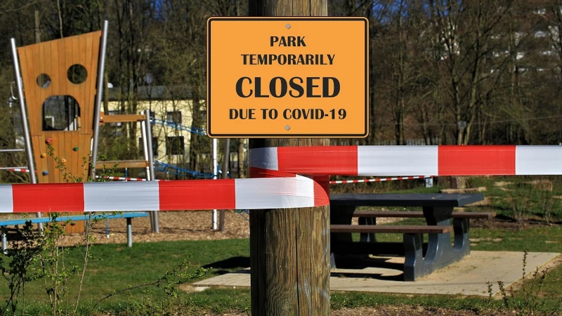 Park closed due to pandemic sign.