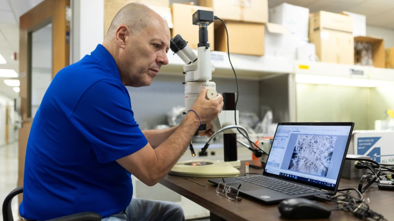 Dr. Wagner A. Vendrame in his lab.