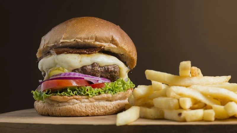 Cheeseburger and fries