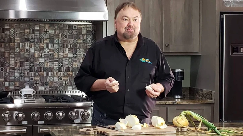 Chip Carter eating a Vidalia Onion