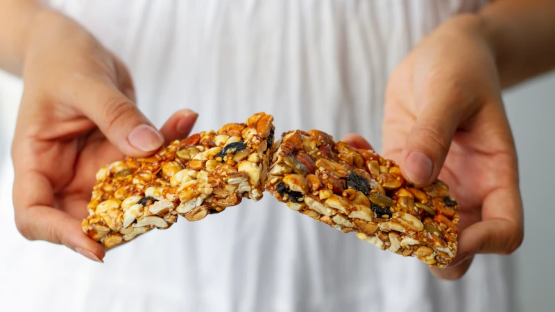 Hands holding a nutrition bar.