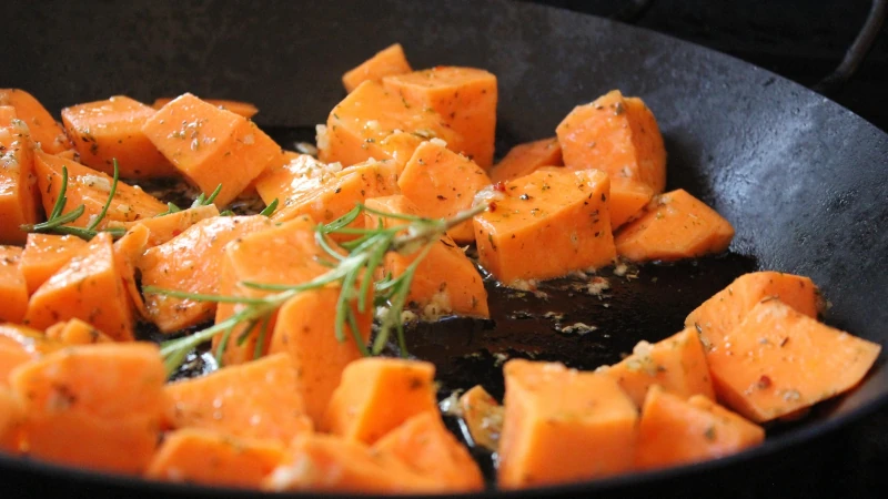 Sweetpotatoes roasting in a pan.