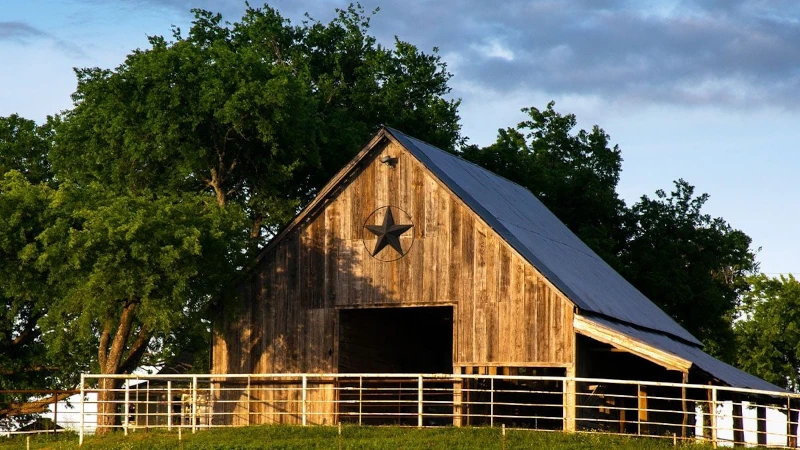 Barn with Barn Star
