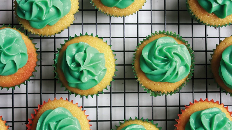 Green frosting cupcakes