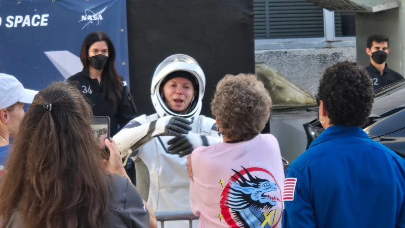 Commander Zena Cardman talking to her Mom. 