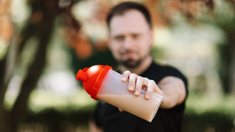Protein shaker bottle